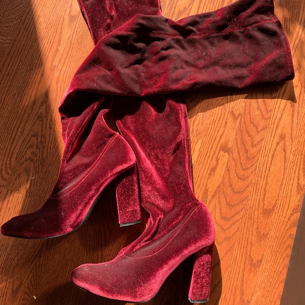 Fall 2025 colour trend 

Zara women over the knee boot : maroon/ burgundy